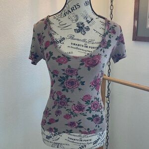 Guess Fitted Ribbed Rose Tee Size Small